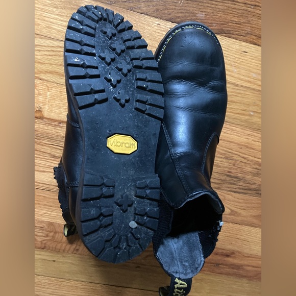 Dr. Marten 2976 Black Leather Chelsea Boot - Picture 2 of 4